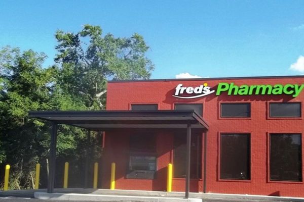 Metal w/ Post Entryway project for Bolivar Shopping Plaza in Bolivar, TN